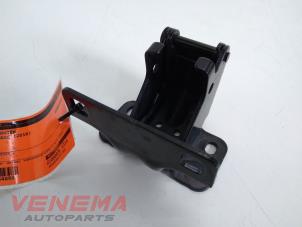 Gebruikte Cabriodak scharnier Mercedes C (R205) C-63 AMG 4.0 V8 Biturbo Prijs € 89,99 Margeregeling aangeboden door Venema Autoparts