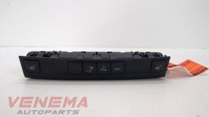 Gebruikte Schakelaar Stoelverwarming Mercedes E Estate (S212) E-250 CDI 16V BlueEfficiency,BlueTEC Prijs € 29,99 Margeregeling aangeboden door Venema Autoparts