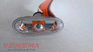 Gebruikte Knipperlicht Scherm rechts-voor Seat Ibiza IV (6J5) 1.6 TDI 105 Prijs € 9,99 Margeregeling aangeboden door Venema Autoparts