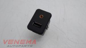 Gebruikte AUX/USB aansluiting Opel Adam 1.2 16V Prijs € 9,99 Margeregeling aangeboden door Venema Autoparts