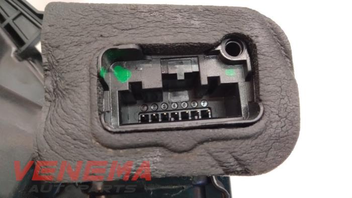 Deurslot Mechaniek 4Deurs rechts-voor van een Skoda Yeti (5LAC) 1.4 TSI 16V 2016