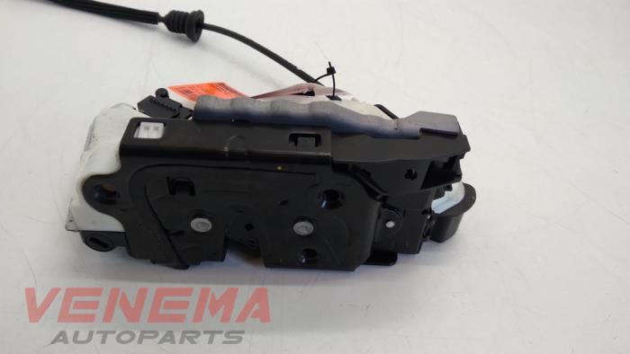 Deurslot Mechaniek 4Deurs rechts-voor van een Skoda Yeti (5LAC) 1.4 TSI 16V 2016