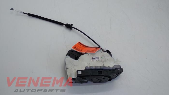 Deurslot Mechaniek 4Deurs rechts-voor van een Skoda Yeti (5LAC) 1.4 TSI 16V 2016