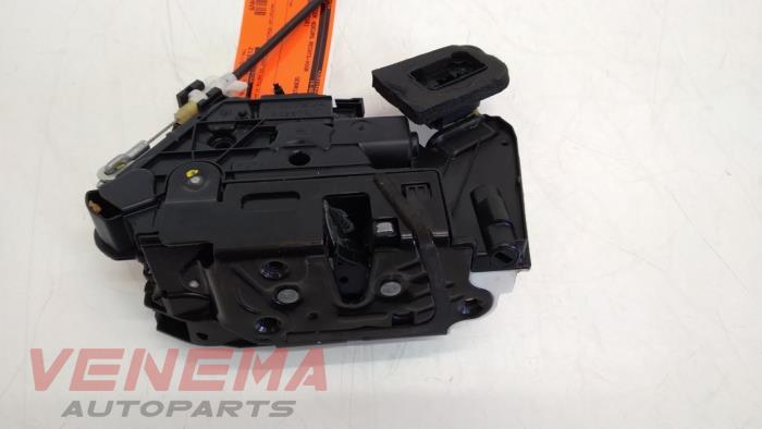 Deurslot Mechaniek 4Deurs rechts-voor van een Skoda Yeti (5LAC) 1.4 TSI 16V 2016