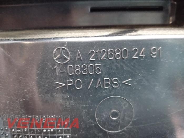 Dashboardkastje van een Mercedes-Benz E (W212) E-220 CDI 16V BlueEfficiency,BlueTEC 2015
