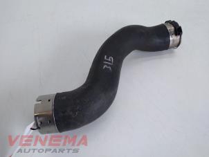 Gebruikte Intercooler Slang Mercedes E (W212) E-220 CDI 16V BlueEfficiency,BlueTEC Prijs € 24,99 Margeregeling aangeboden door Venema Autoparts
