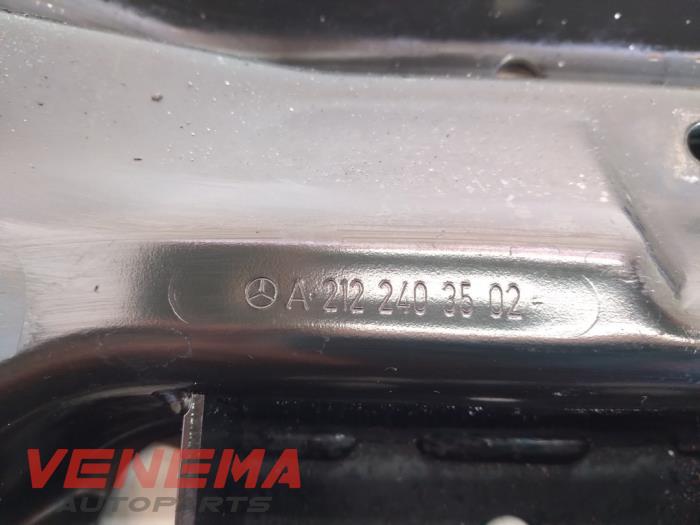 Versnellingsbak Steun van een Mercedes-Benz E (W212) E-220 CDI 16V BlueEfficiency,BlueTEC 2015