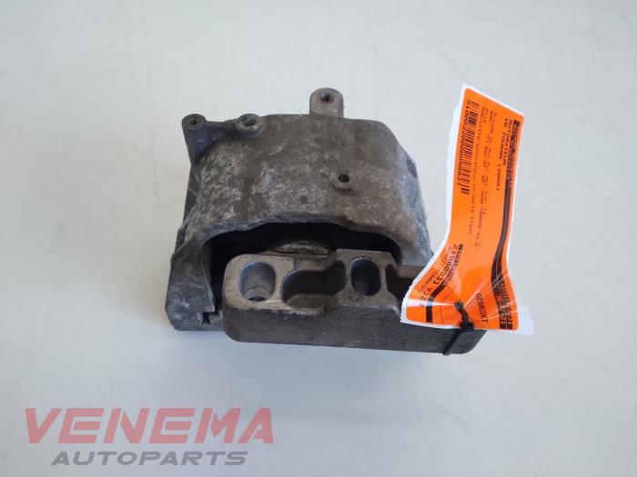 Gebruikte Motorsteun Volkswagen Touran (1T1/T2) 1.6 FSI 16V Prijs € 39,99 Margeregeling aangeboden door Venema Autoparts