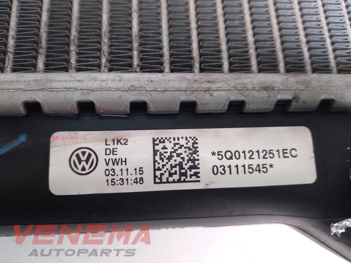 Radiateur van een Volkswagen Touran (5T1) 1.6 TDI 2016