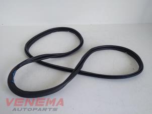 Gebruikte Achterkleprubber Peugeot 208 I (CA/CC/CK/CL) 1.2 Vti 12V PureTech 82 Prijs € 24,99 Margeregeling aangeboden door Venema Autoparts