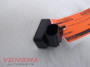 Gebruikte Airbag Sensor Mercedes C Estate (S204) 2.2 C-220 CDI 16V Prijs € 29,99 Margeregeling aangeboden door Venema Autoparts