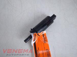 Gebruikte Pomp koplampsproeier Mercedes C Estate (S204) 2.2 C-220 CDI 16V Prijs € 19,99 Margeregeling aangeboden door Venema Autoparts