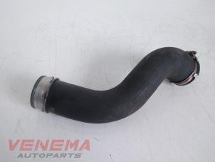 Gebruikte Intercooler Slang Mercedes C Estate (S204) 2.2 C-220 CDI 16V Prijs € 29,99 Margeregeling aangeboden door Venema Autoparts