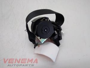 Gebruikte Veiligheidsgordel rechts-achter BMW 1 serie (E88) 118d 16V Prijs € 59,99 Margeregeling aangeboden door Venema Autoparts