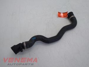 Gebruikte Koelwaterslang BMW 1 serie (F20) 114d 1.6 16V Prijs € 34,99 Margeregeling aangeboden door Venema Autoparts
