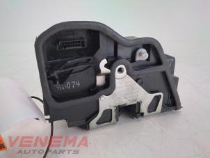 Gebruikte Deurslot Mechaniek 4Deurs rechts-achter BMW 1 serie (E87/87N) 118i 16V Prijs € 9,99 Margeregeling aangeboden door Venema Autoparts