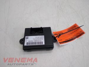 Gebruikte Deur module Ford Focus 3 Wagon 1.0 Ti-VCT EcoBoost 12V 125 Prijs € 24,99 Margeregeling aangeboden door Venema Autoparts