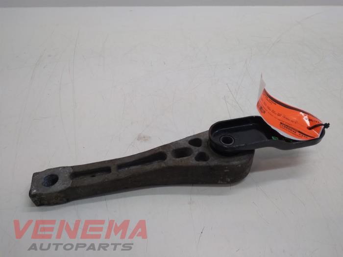 Gebruikte Versnellingsbak Steun Volkswagen Golf Plus (5M1/1KP) 1.6 TDI 16V 105 Prijs € 9,99 Margeregeling aangeboden door Venema Autoparts