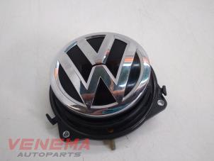 Gebruikte Handgreep Achterklep Volkswagen Golf VII (AUA) 1.2 TSI 16V Prijs € 39,99 Margeregeling aangeboden door Venema Autoparts