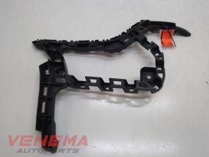 Gebruikte Bumpersteun links-achter Volkswagen Golf VII Variant (AUVV) 2.0 TDI 4Motion 16V Prijs € 9,99 Margeregeling aangeboden door Venema Autoparts