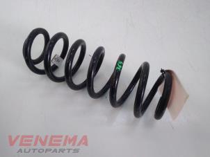 Gebruikte Schroefveer achter Volkswagen Golf VII Variant (AUVV) 2.0 TDI 4Motion 16V Prijs € 19,99 Margeregeling aangeboden door Venema Autoparts