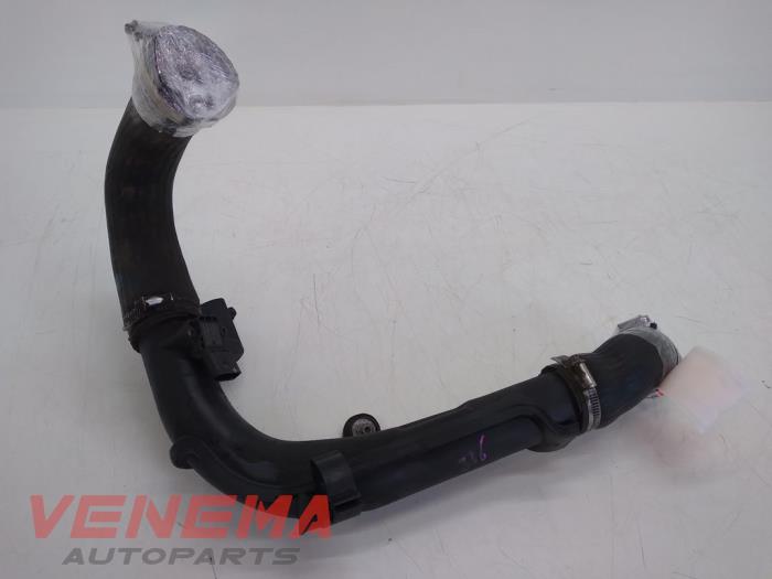 Gebruikte Intercooler Buis Volkswagen Golf VII Variant (AUVV) 2.0 TDI 4Motion 16V Prijs € 39,99 Margeregeling aangeboden door Venema Autoparts