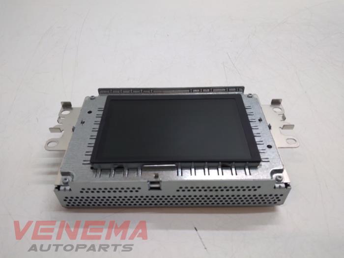 Gebruikte Display Multi Media regelunit Volvo V40 Cross Country (MZ) 2.0 D2 16V Prijs € 99,99 Margeregeling aangeboden door Venema Autoparts