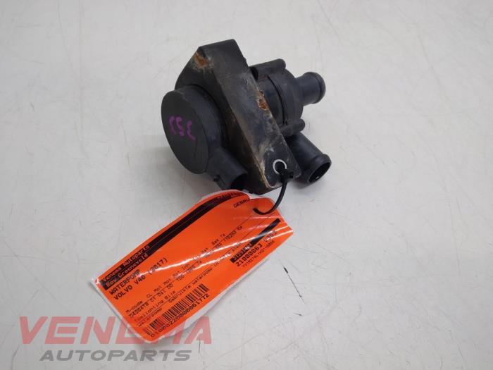 Gebruikte Waterpomp Volvo V40 Cross Country (MZ) 2.0 D2 16V Prijs € 79,99 Margeregeling aangeboden door Venema Autoparts