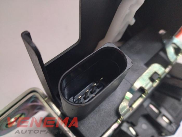 Achterklep Slotmechaniek van een Seat Ibiza V (KJB) 1.0 TSI 12V 2018