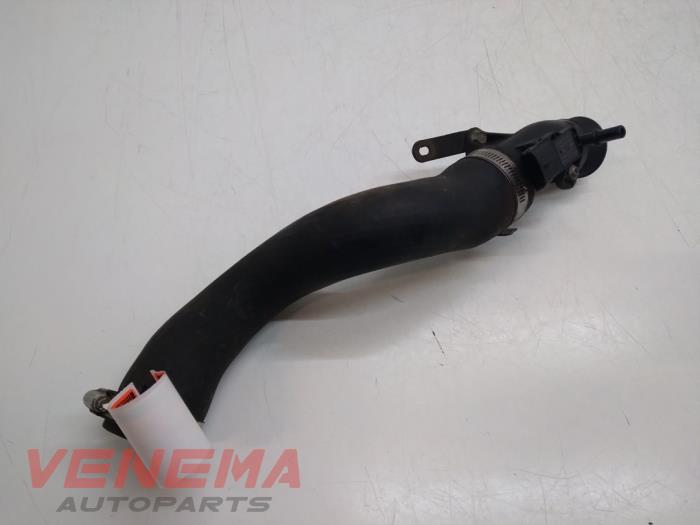 Gebruikte Intercooler Slang Ford Focus 3 1.0 Ti-VCT EcoBoost 12V 100 Prijs € 39,99 Margeregeling aangeboden door Venema Autoparts