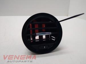 Gebruikte Luchtrooster Dashboard Opel Adam 1.0 SIDI Turbo Prijs € 14,99 Margeregeling aangeboden door Venema Autoparts