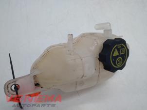 Gebruikte Expansievat Opel Corsa E 1.2 16V Prijs € 9,99 Margeregeling aangeboden door Venema Autoparts