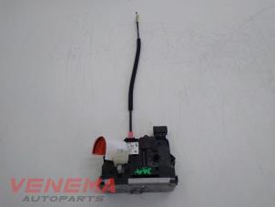 Gebruikte Slotmechaniek Portier 4Deurs links-achter Opel Corsa E 1.2 16V Prijs € 24,99 Margeregeling aangeboden door Venema Autoparts