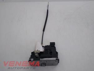 Gebruikte Portierslot Mechaniek 4Deurs links-voor Opel Corsa E 1.2 16V Prijs € 24,99 Margeregeling aangeboden door Venema Autoparts
