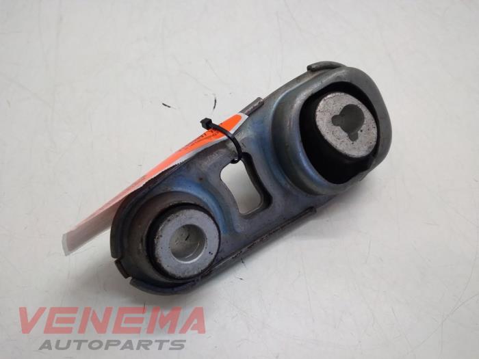 Gebruikte Motorrubber Renault Kadjar (RFEH) 1.2 Energy TCE 130 Prijs € 24,99 Margeregeling aangeboden door Venema Autoparts