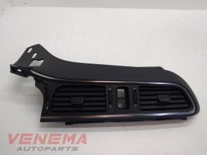 Gebruikte Luchtrooster Dashboard Renault Kadjar (RFEH) 1.2 Energy TCE 130 Prijs € 129,99 Margeregeling aangeboden door Venema Autoparts