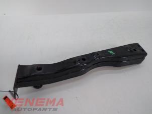 Gebruikte Draagarmsteun rechtsvoor Renault Kadjar (RFEH) 1.2 Energy TCE 130 Prijs € 49,99 Margeregeling aangeboden door Venema Autoparts