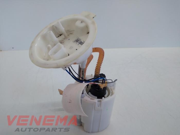 Gebruikte Tank element Pomp BMW 1 serie (F20) 116d 1.6 16V Efficient Dynamics Prijs € 34,99 Margeregeling aangeboden door Venema Autoparts