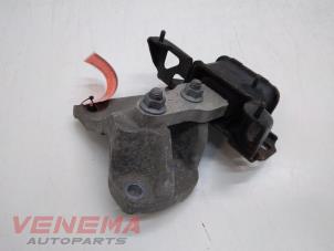 Gebruikte Versnellingsbak Steun Ford Fiesta 6 (JA8) 1.4 TDCi Prijs € 14,99 Margeregeling aangeboden door Venema Autoparts