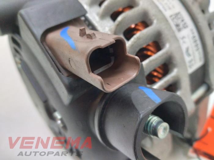 Dynamo van een Peugeot 5008 II (M4/MC/MJ/MR) 1.2 12V e-THP PureTech 130 2021