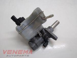 Gebruikte Hoofdremcilinder Volkswagen Passat Variant (365) 2.0 TDI 16V 140 Prijs € 24,99 Margeregeling aangeboden door Venema Autoparts