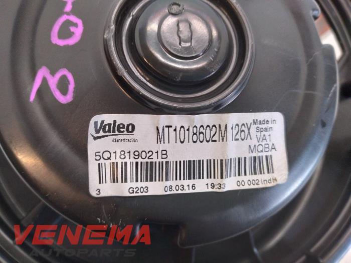Kachel Ventilatiemotor van een Seat Leon (5FB) 1.4 TSI 16V 2016