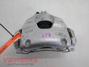 Gebruikte Remklauw (Tang) rechts-voor Ford Fiesta 7 1.0 EcoBoost 12V Prijs € 34,99 Margeregeling aangeboden door Venema Autoparts