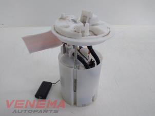 Gebruikte Tank element Pomp Opel Corsa E 1.2 16V Prijs € 29,99 Margeregeling aangeboden door Venema Autoparts