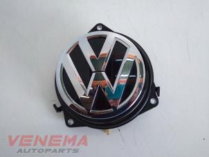 Gebruikte Handgreep Achterklep Volkswagen Polo VI (AW1) 1.0 12V BlueMotion Technology Prijs € 24,99 Margeregeling aangeboden door Venema Autoparts