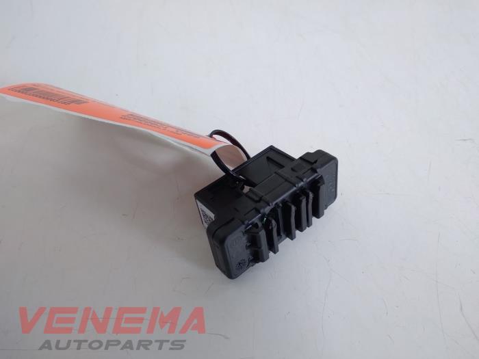Gebruikte Diversen BMW X1 (F48) sDrive 18d 2.0 16V Prijs € 14,99 Margeregeling aangeboden door Venema Autoparts