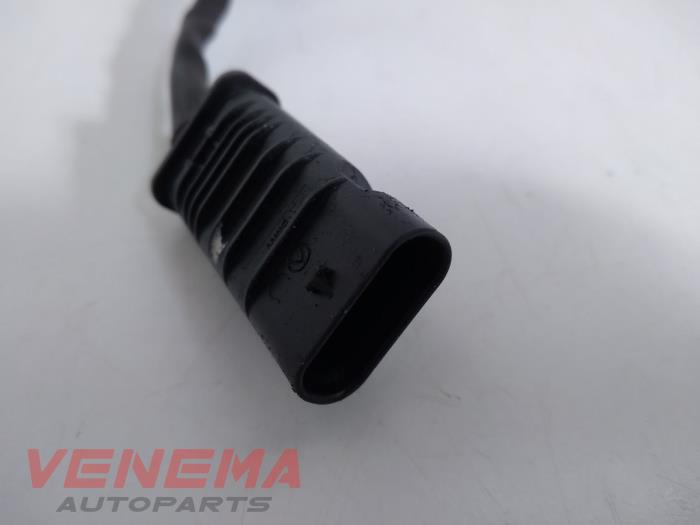 Lambda Sonde van een BMW X1 (F48) sDrive 18d 2.0 16V 2020