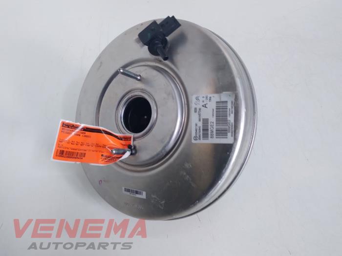 Gebruikte Rembekrachtiger Peugeot 5008 II (M4/MC/MJ/MR) 1.2 12V e-THP PureTech 130 Prijs € 29,99 Margeregeling aangeboden door Venema Autoparts