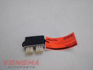 Gebruikte Module (diversen) Peugeot 5008 II (M4/MC/MJ/MR) 1.2 12V e-THP PureTech 130 Prijs € 79,99 Margeregeling aangeboden door Venema Autoparts