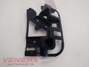 Gebruikte Bumpersteun rechts-achter Peugeot 5008 II (M4/MC/MJ/MR) 1.2 12V e-THP PureTech 130 Prijs € 14,99 Margeregeling aangeboden door Venema Autoparts